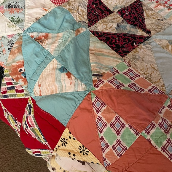 Vintage hand sewn quilt!! - Picture 8 of 8